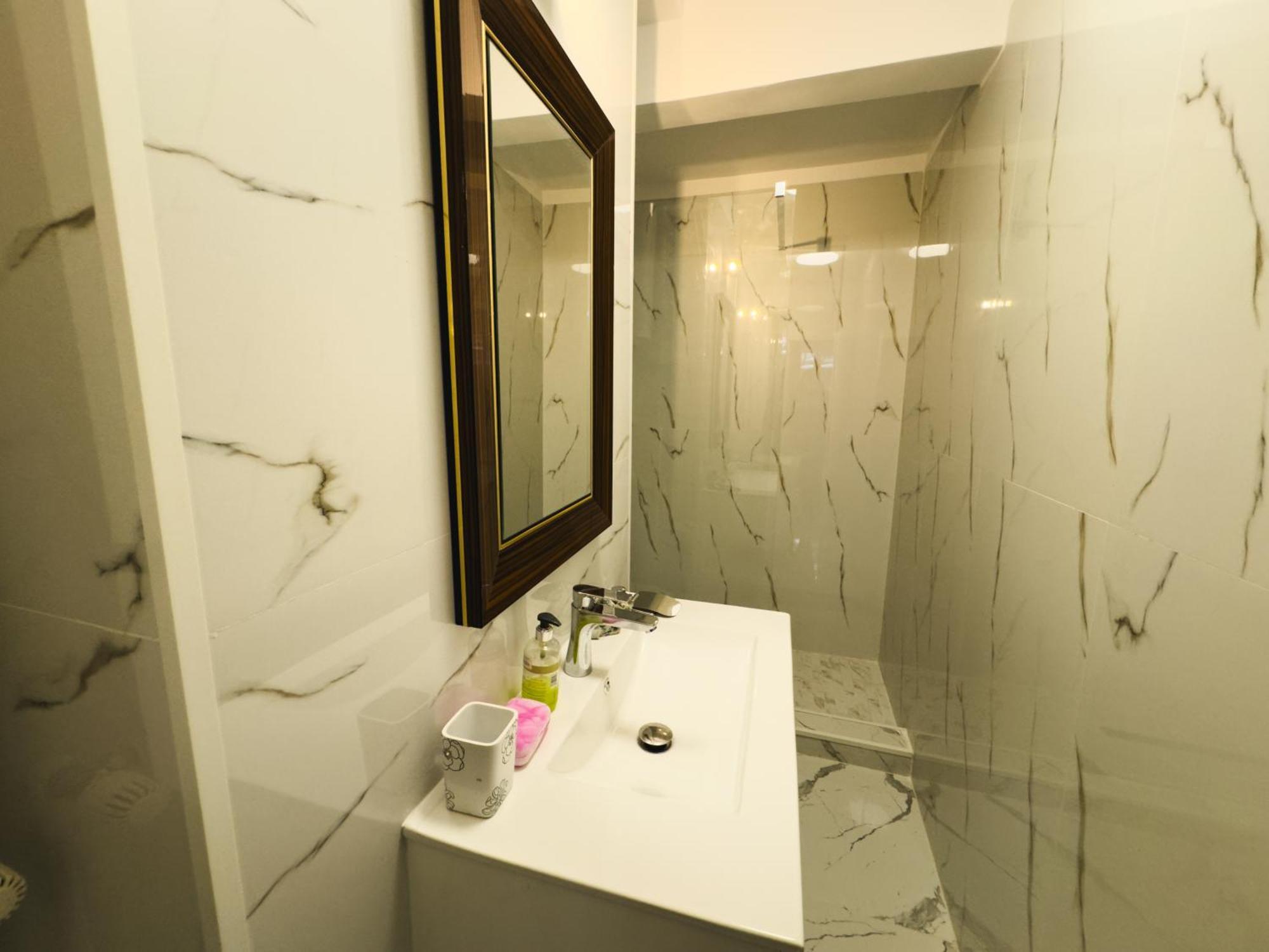 בוקרשט Loving Downtown Studio By Chr Luxury Property מראה חיצוני תמונה